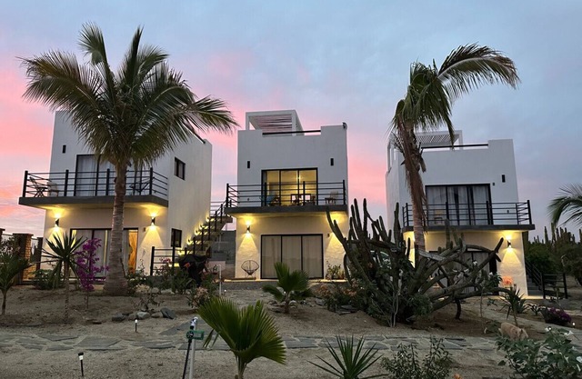 Condo#2-5Min Walk to Beach/Surf-Sleeps2-KingSuite