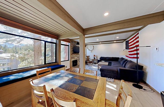 Condo ∙ 2 bedrooms ∙ 5 guests