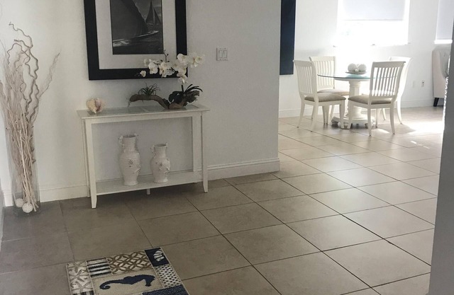 Condo, Bimini Bay. Steps away from crystal clear turquoise waters.