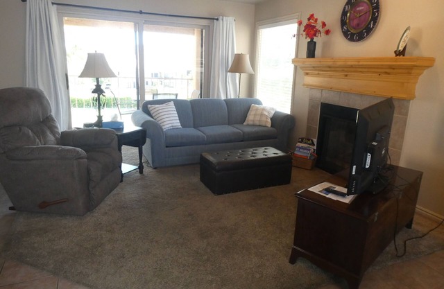 Condo: Easy Access and Includes 1 Car Garage