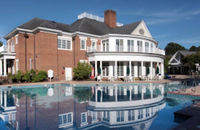 Condo near historic Colonial Williamsburg
