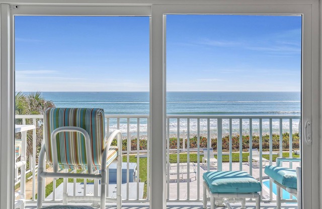 Condo on-the-beach! Direct ocean views!