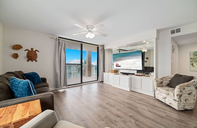 CONDO ON THE LAGOON, OUTDOOR POOL