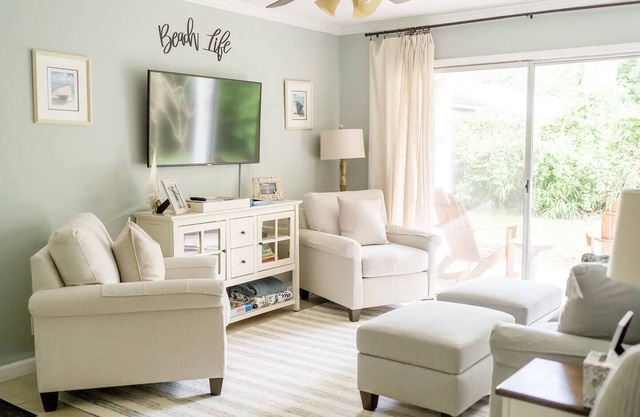 Condo steps from pier and shops! Sleeps 4!