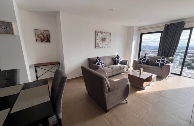 Condo: The Flats La Vista - El Salvador del Mundo: Cozy 3 Bedroom, 3 bathroom.
