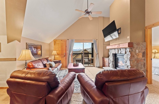 Condo w/Cozy Gas Fireplace and Private Balcony w/Mountain Views!