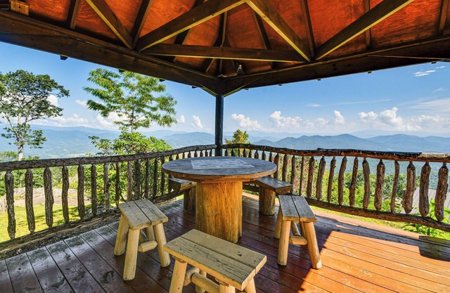 Condo w/Private Balcony 6 Mi to Pisgah NF!