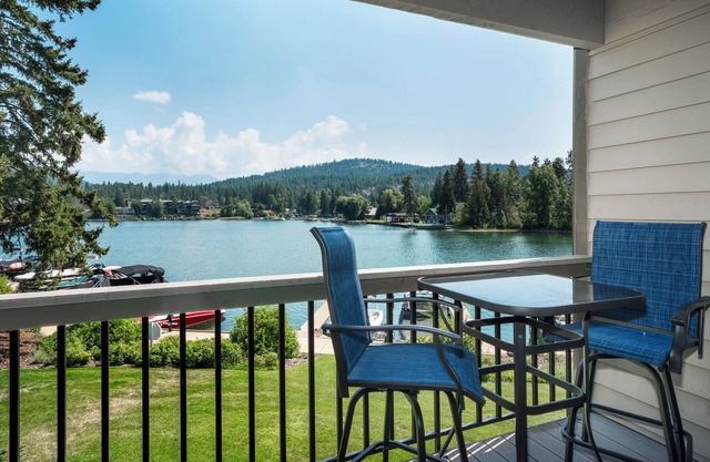 Condo w/private balcony & waterfront views of Flathead Lake - Marina Cay Cozy Condo