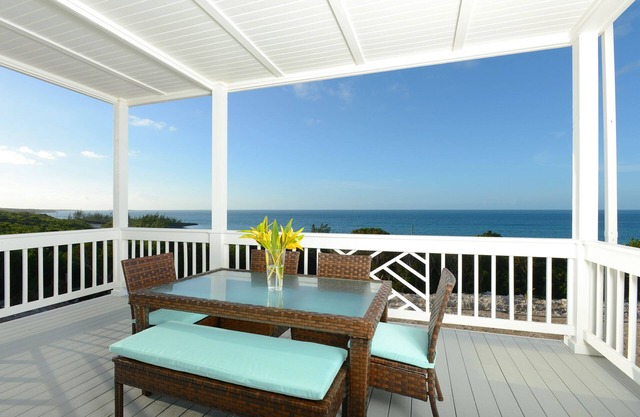 Condo w/Views, Beach, Htd Pool, Pickleball, Golf Cart,Gym, Walk to Restaurant