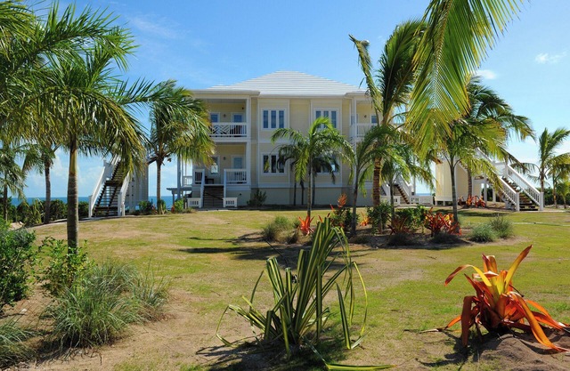 Condo w/Views, Beach, Htd Pool, Golf Cart, Kayaks, Gym, Pickleball Court!