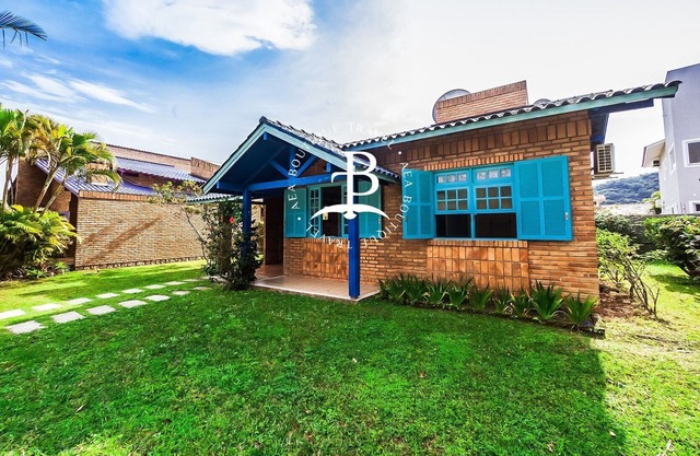 Condominium with pool House with terrace and barbecue