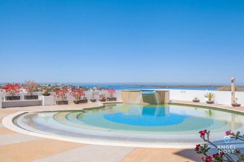 Condos with Spectacular Views & Pool Onsite