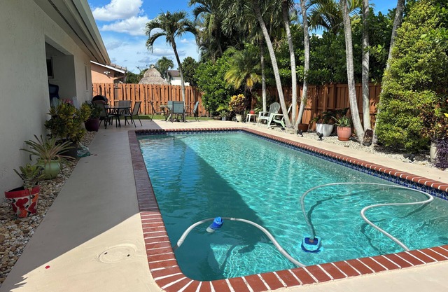 CONFORTABLE 4-BEDROOM 2 BATH HOME WITH POOL IN THE CENTER OF MIAMI.