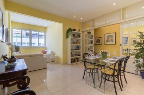 Conforto a 4 minutos da Praia do Leblon - AP801