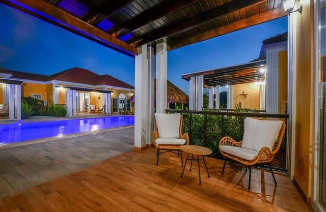 Connect with nature through a mix of luxurious and striking details.