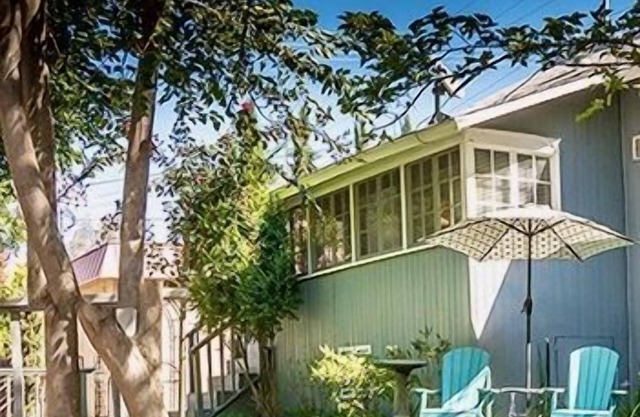 Connect yourself with Nature! Cozy Cottage at the base of Conservation Area