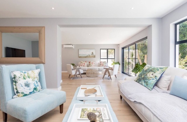 Constantia 4 Bedroom Beautifully Furnished Thatched House