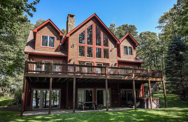Constantly Cozy | Lakefront + Community Amenities