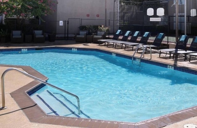 Construction Stays with Parking & Pool, Free Breakfast, Near Major Work Sites!