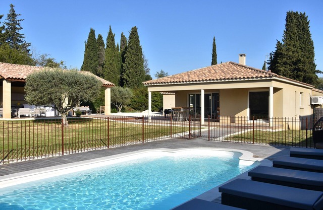 Contemporary prestige villa for 10 people with air conditioning and heated swimming pool