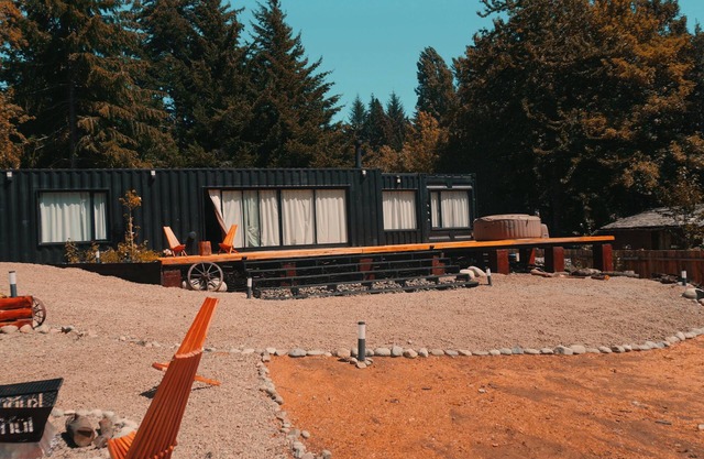 Container cabin in the middle of the forest! Close to most tourist attractions!