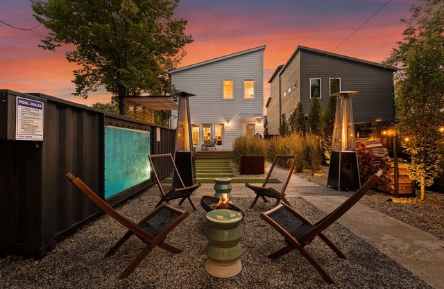 Container Pool | Wood Firepit | Chefs Kitchen | Hot Tub | EV Charging | BBQ