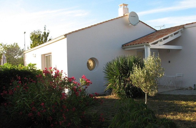 Contemporary villa, 5 minutes walk from the village, 4. 5km from the sea.