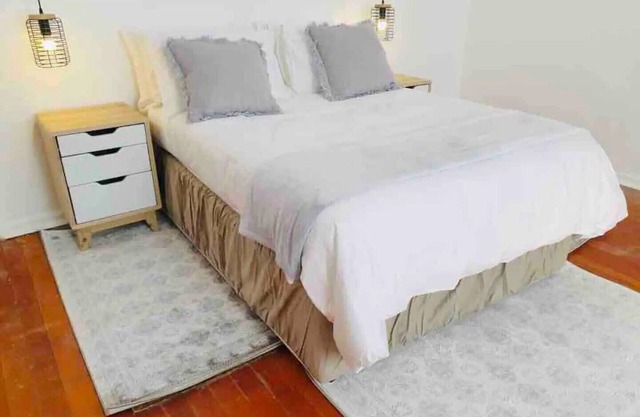 Contemporary 2 bed in Suburbs - 2080