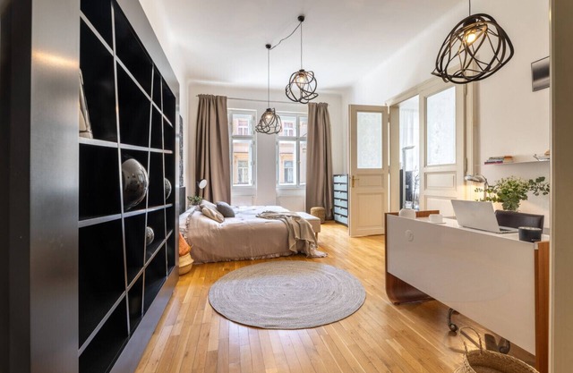Contemporary 3 bedroom apartment close to Prague Castle by easyBNB