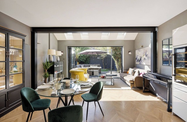 Contemporary 3 bedroom house with garden