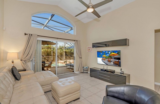 CONTEMPORARY 5 BEDROOM POOL/SPA HOME. GREAT PLACE TO SPEND PRIVATE FAMILY TIME
