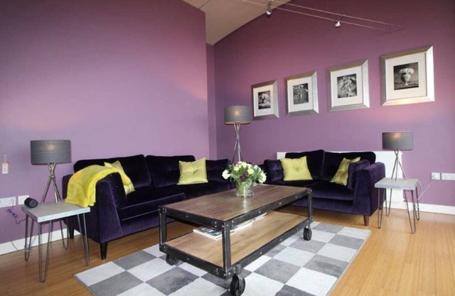 Contemporary Apartment (A) with Balcony in Altrincham, 8 Miles from Manchester