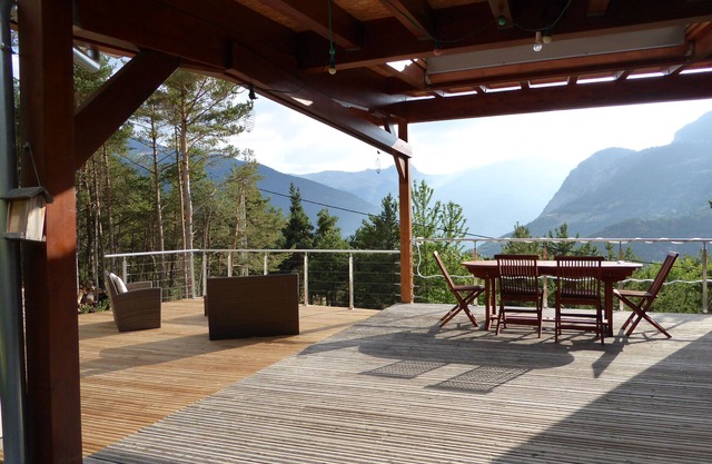 CONTEMPORARY CHALET IN UBAYE NEAR BARCELONNETTE AND PRALOUP