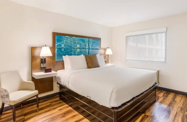 Contemporary Comfort and Convenience! 3 Great Units, Free Parking & Breakfast