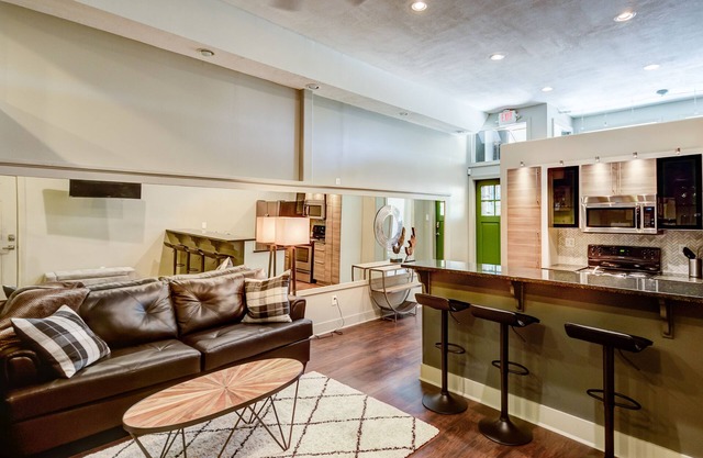 Contemporary Downtown Apartment on Washington Street