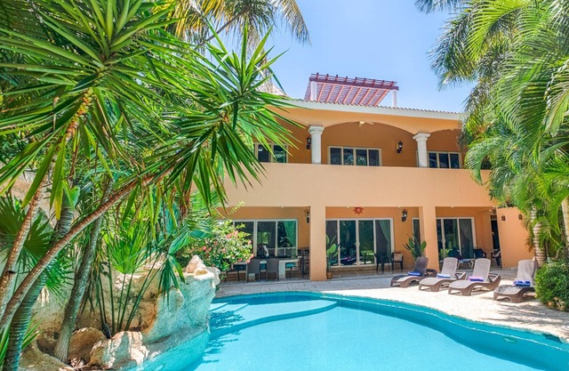 Contemporary elegance at it's finest in this 5 bedroom luxury villa!