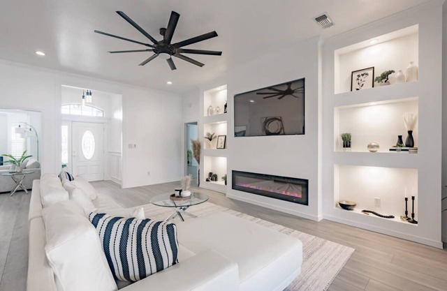 Contemporary Haven Retreat w/KING BED Suite