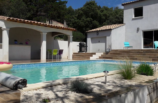 Contemporary house quissac