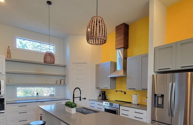 Contemporary House Downtown - Alamodome