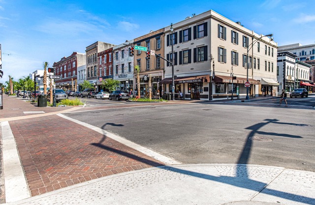 Contemporary Living on Broughton with King Beds & Parking by Lucky Savannah