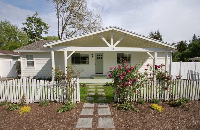 Contemporary Luxury in Wine Country - Walkable to 9 tasting rooms!