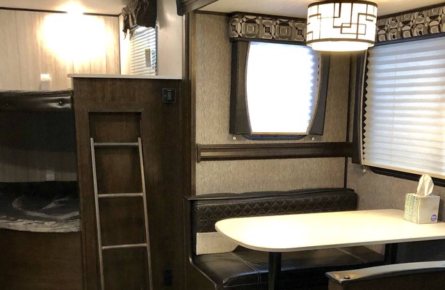 Contemporary New 2019 Pop-Out 33 foot trailer
