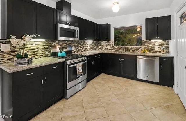 Contemporary Peaceful home in Glendale Hills