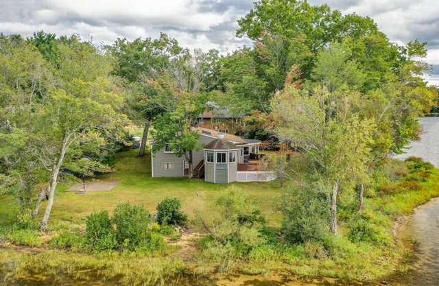 Contemporary pet-friendly waterfront home on Silver Lake with lovely sunroom