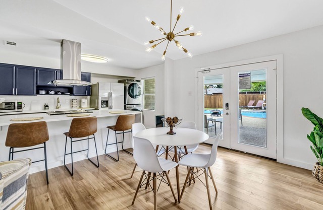 Contemporary Plano Home 4 BR/6 Bed/2 BA. STR-1207-006