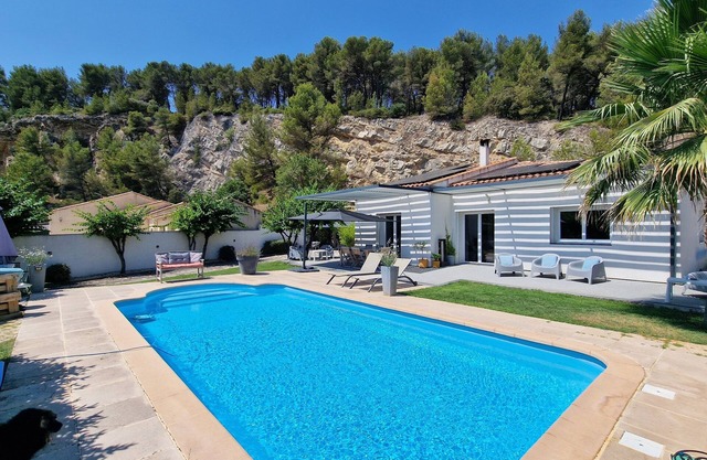 Contemporary step-free villa, very quiet spot between Aix and Lourmarin