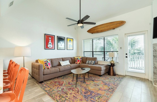 Contemporary Townhome w/Bay View - Cozy Living Area & Gorgeous Sunsets