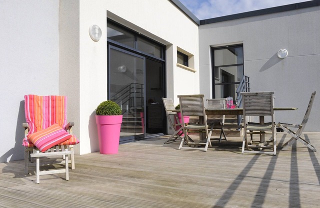 Contemporary villa 'Aberwrach' in Prat ar Coum