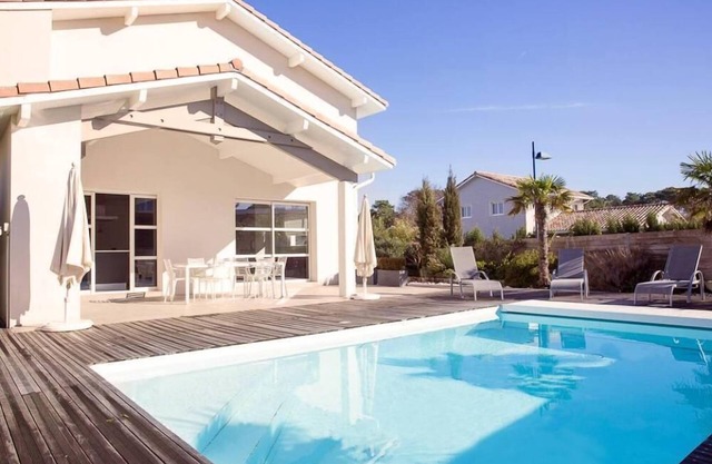 Contemporary villa between the beaches and the city ranked 5 stars