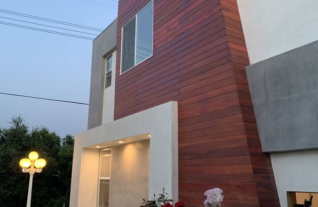Contemporary Villa in West Hills